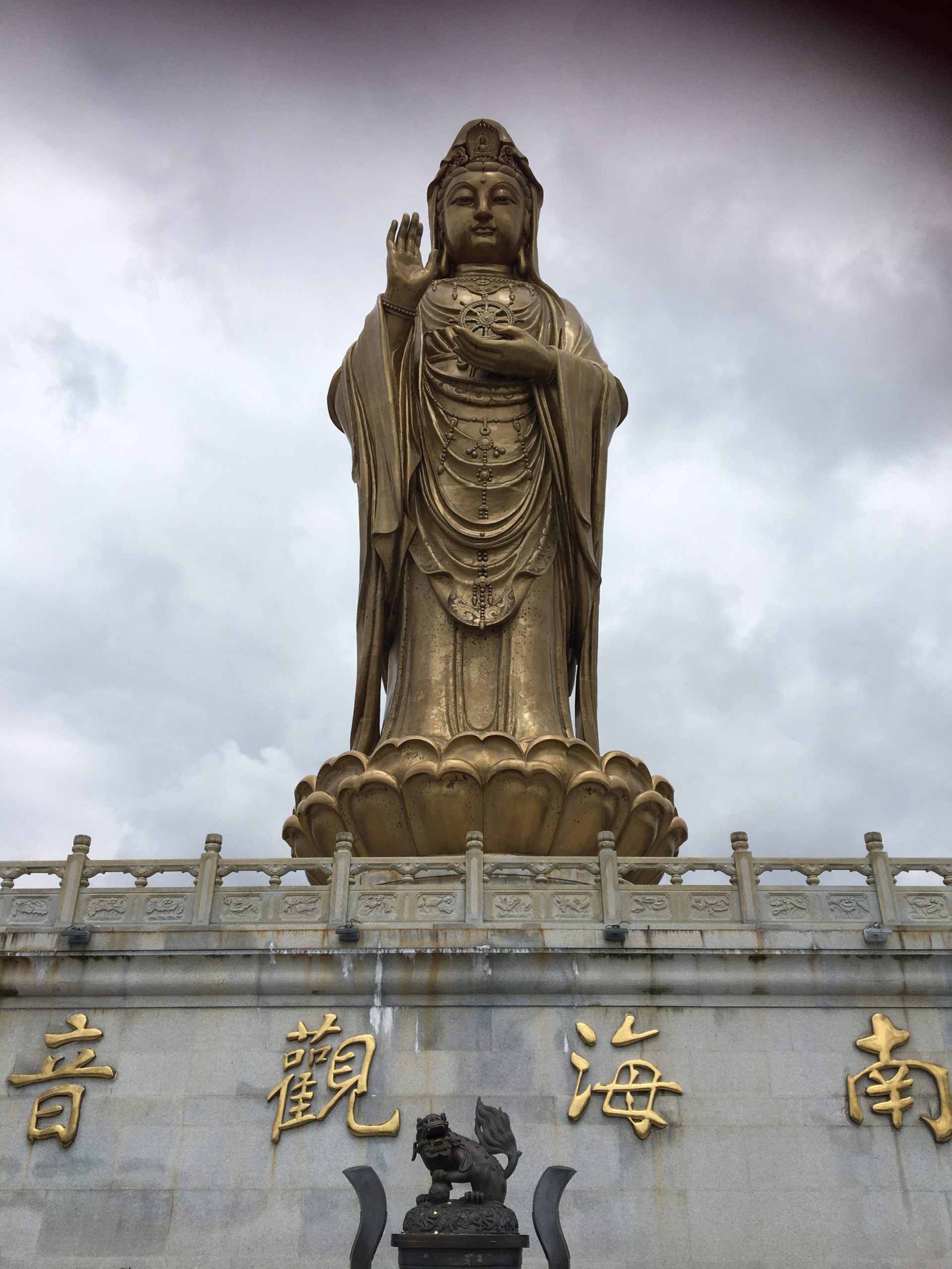 Devione在中國旅行時拍攝的著名佛像
