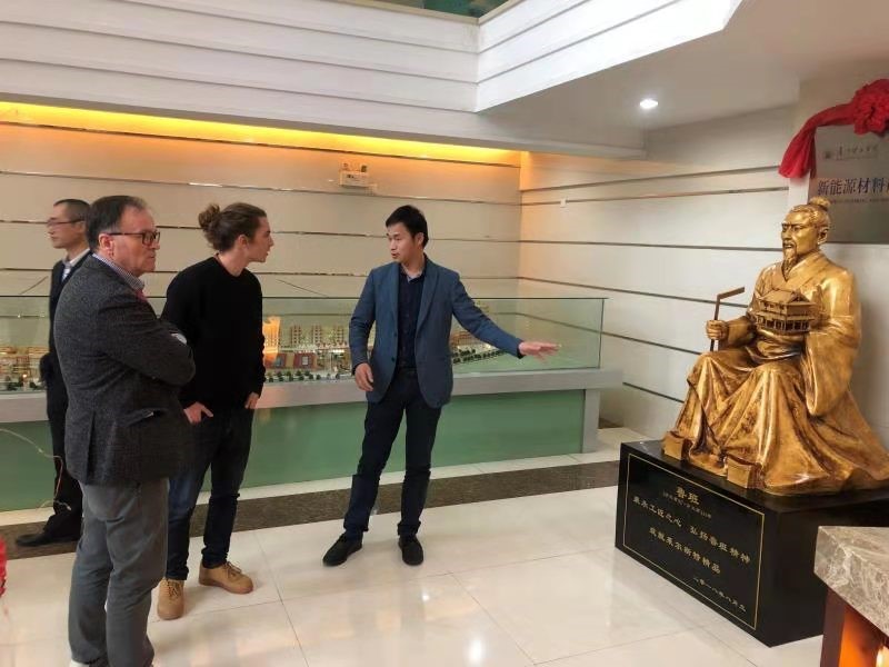 孔若水為一家意大利公司做翻譯