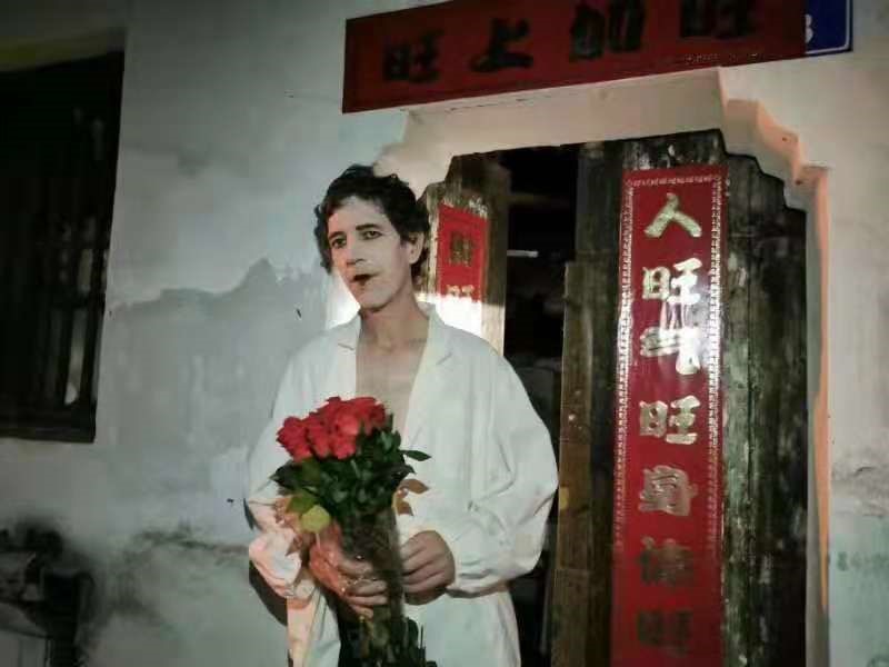 比爾艾奇森表演啞劇
