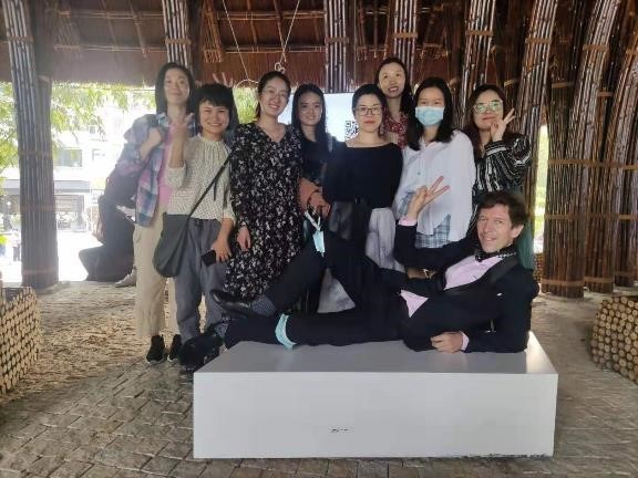 比爾艾奇森與他的表演團隊