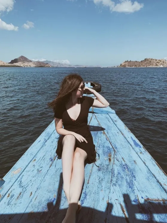 Carla在弗洛里斯島游玩